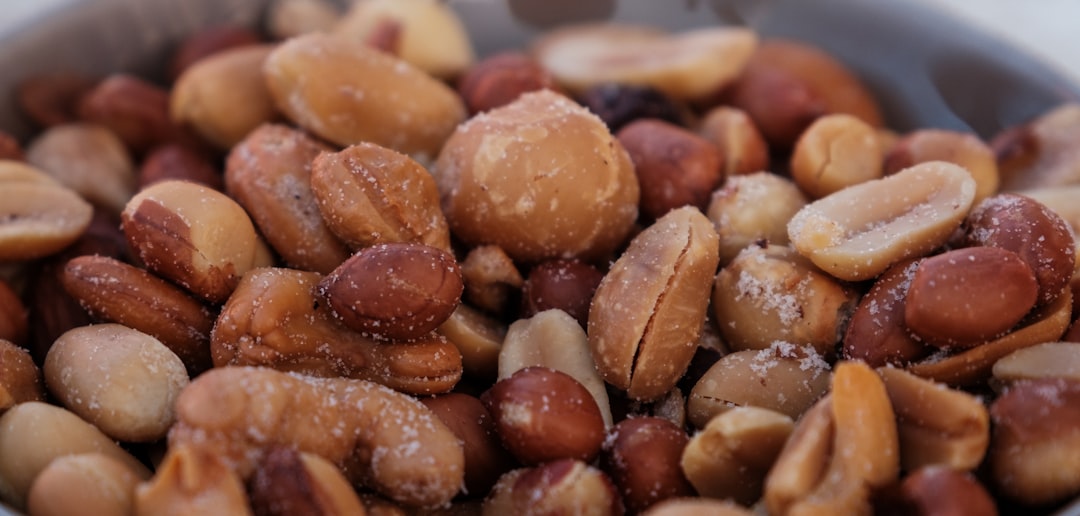 마그네슘이 풍부한 견과류와 보충제